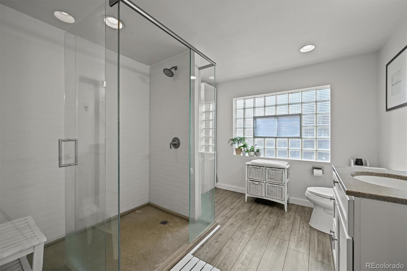 MLS Image #25 for 2901  monaco parkway,denver, Colorado