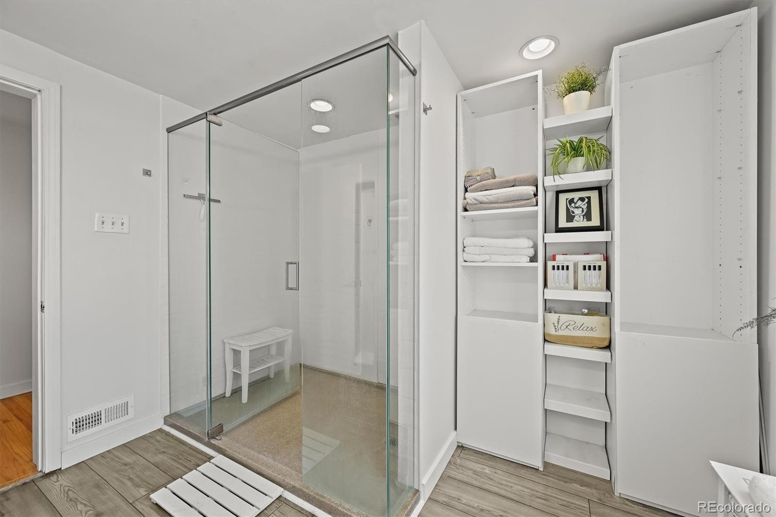 MLS Image #26 for 2901  monaco parkway,denver, Colorado