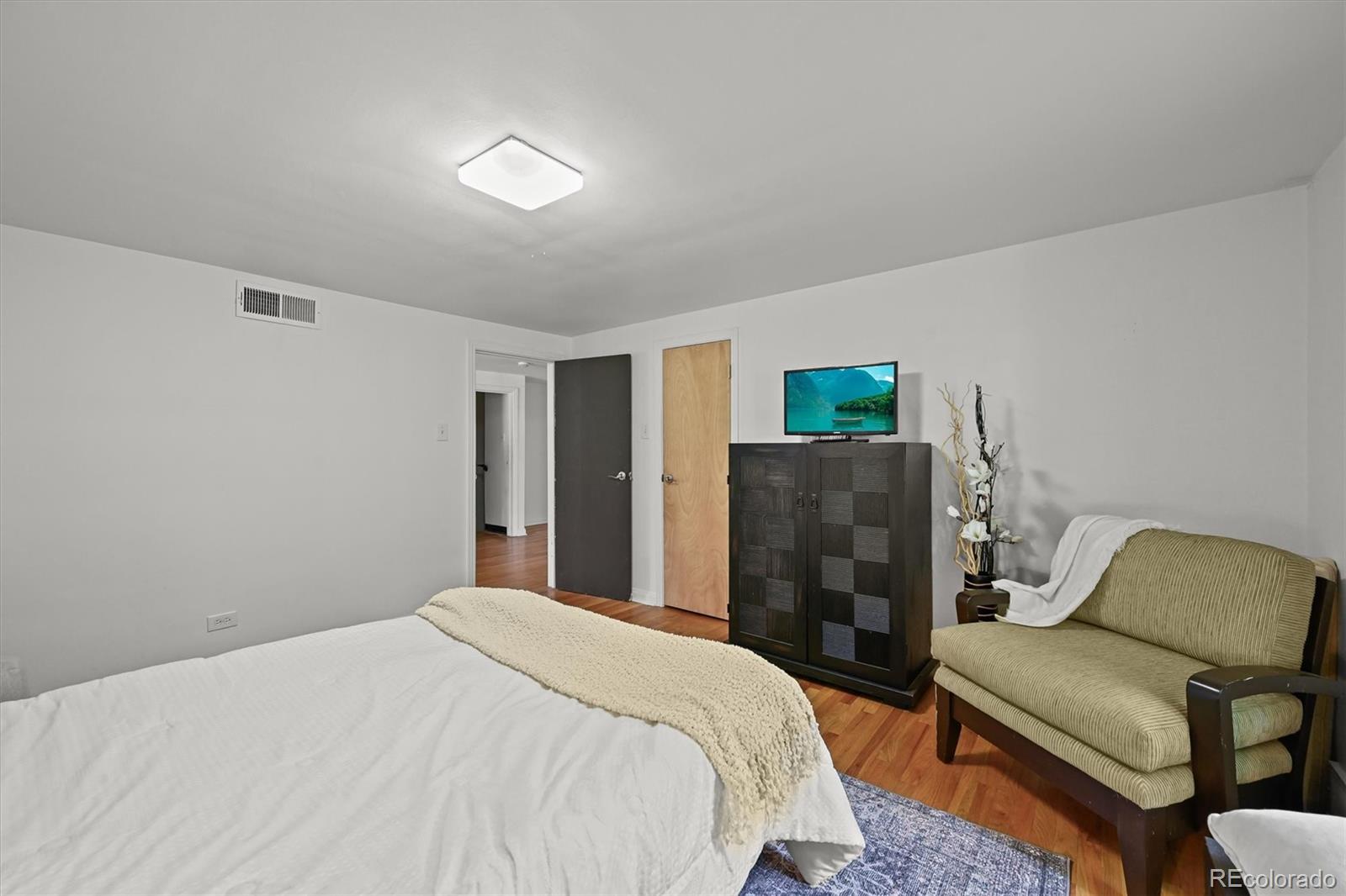 MLS Image #29 for 2901  monaco parkway,denver, Colorado