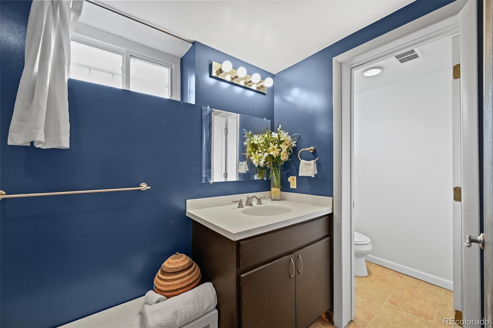 MLS Image #31 for 2901  monaco parkway,denver, Colorado