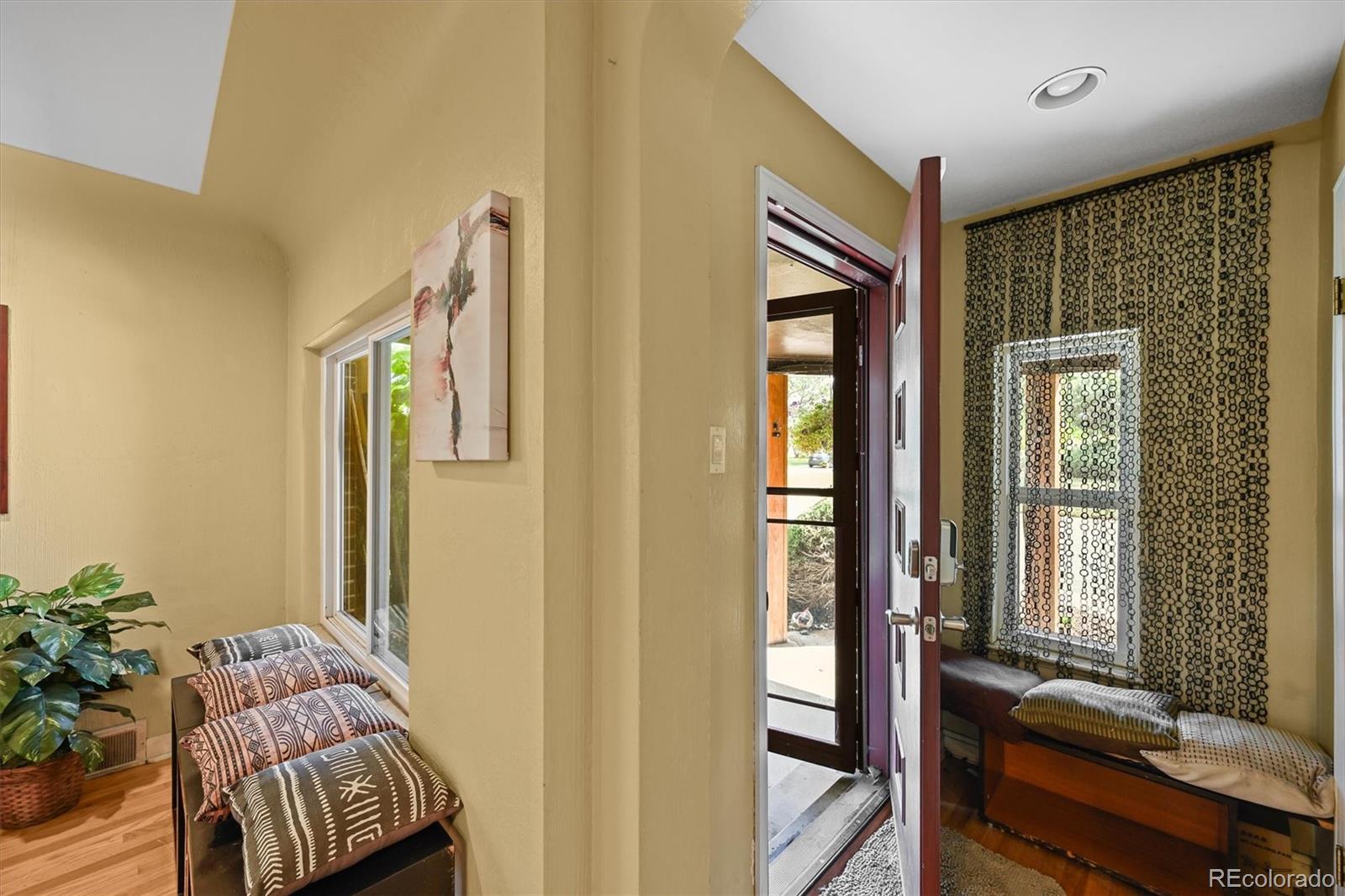 MLS Image #4 for 2901  monaco parkway,denver, Colorado