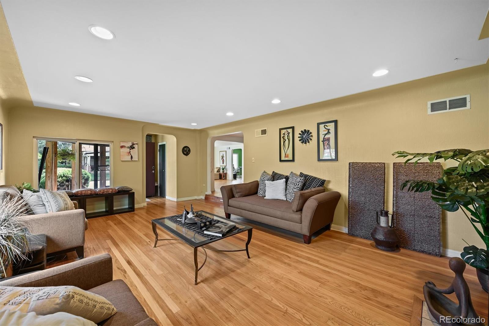 MLS Image #8 for 2901  monaco parkway,denver, Colorado