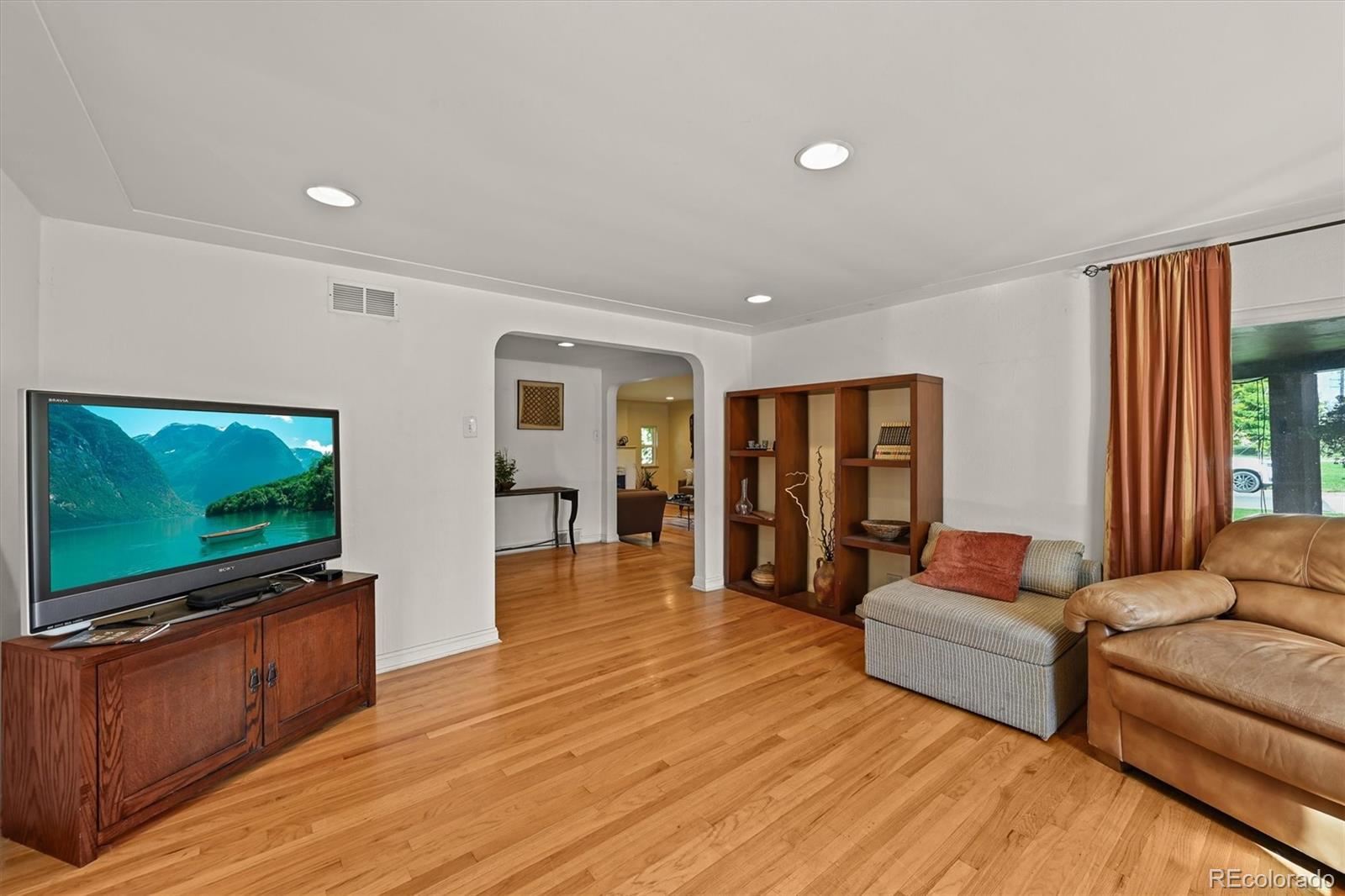 MLS Image #9 for 2901  monaco parkway,denver, Colorado