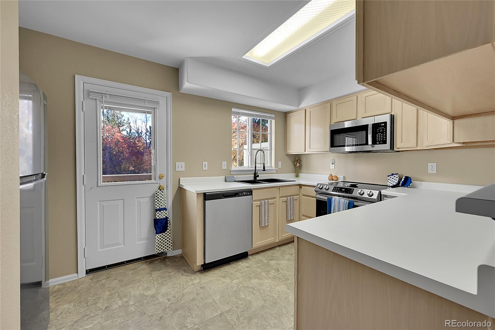 MLS Image #2 for 12012 e hoye drive ,aurora, Colorado