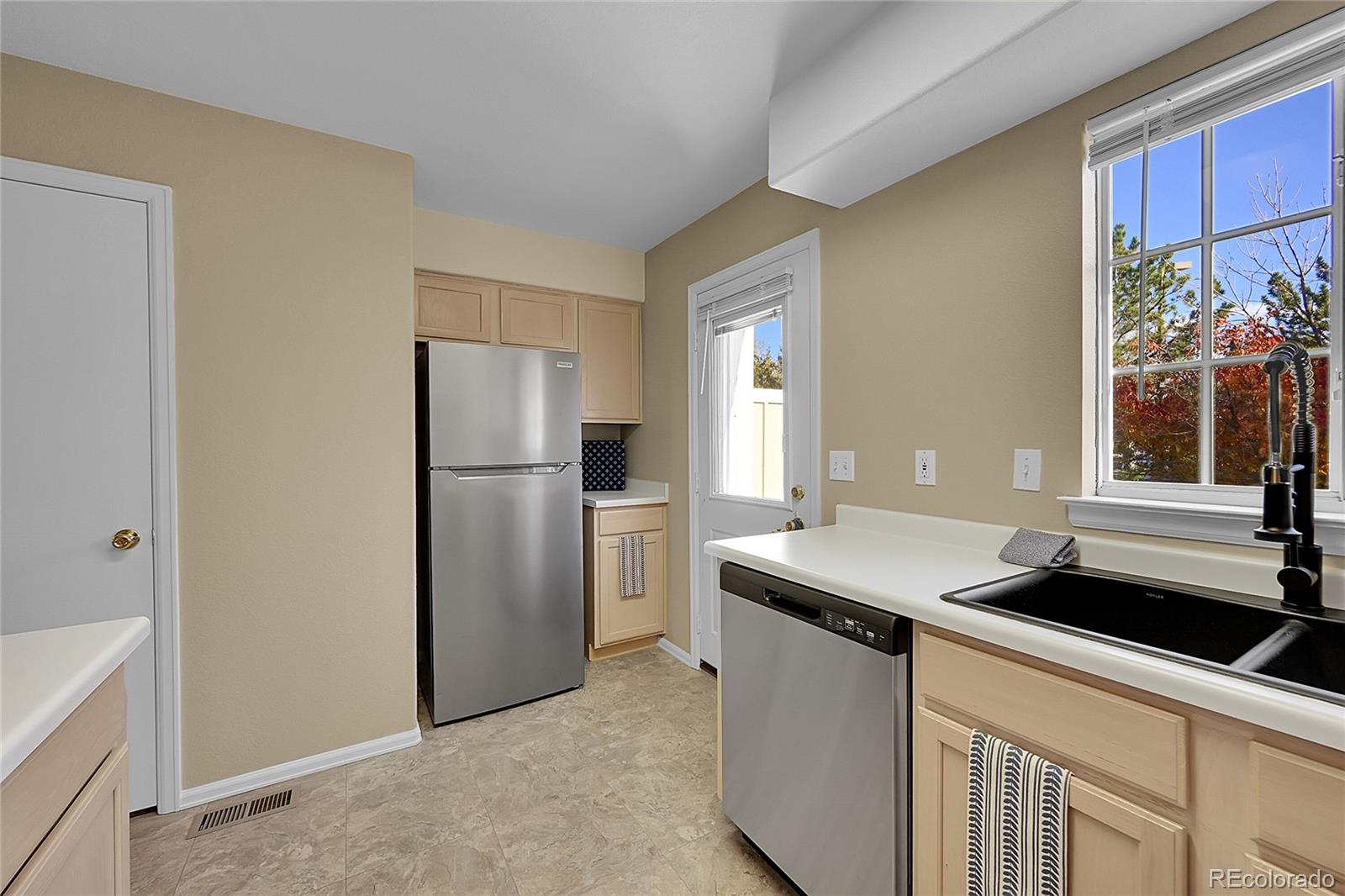 MLS Image #5 for 12012 e hoye drive ,aurora, Colorado