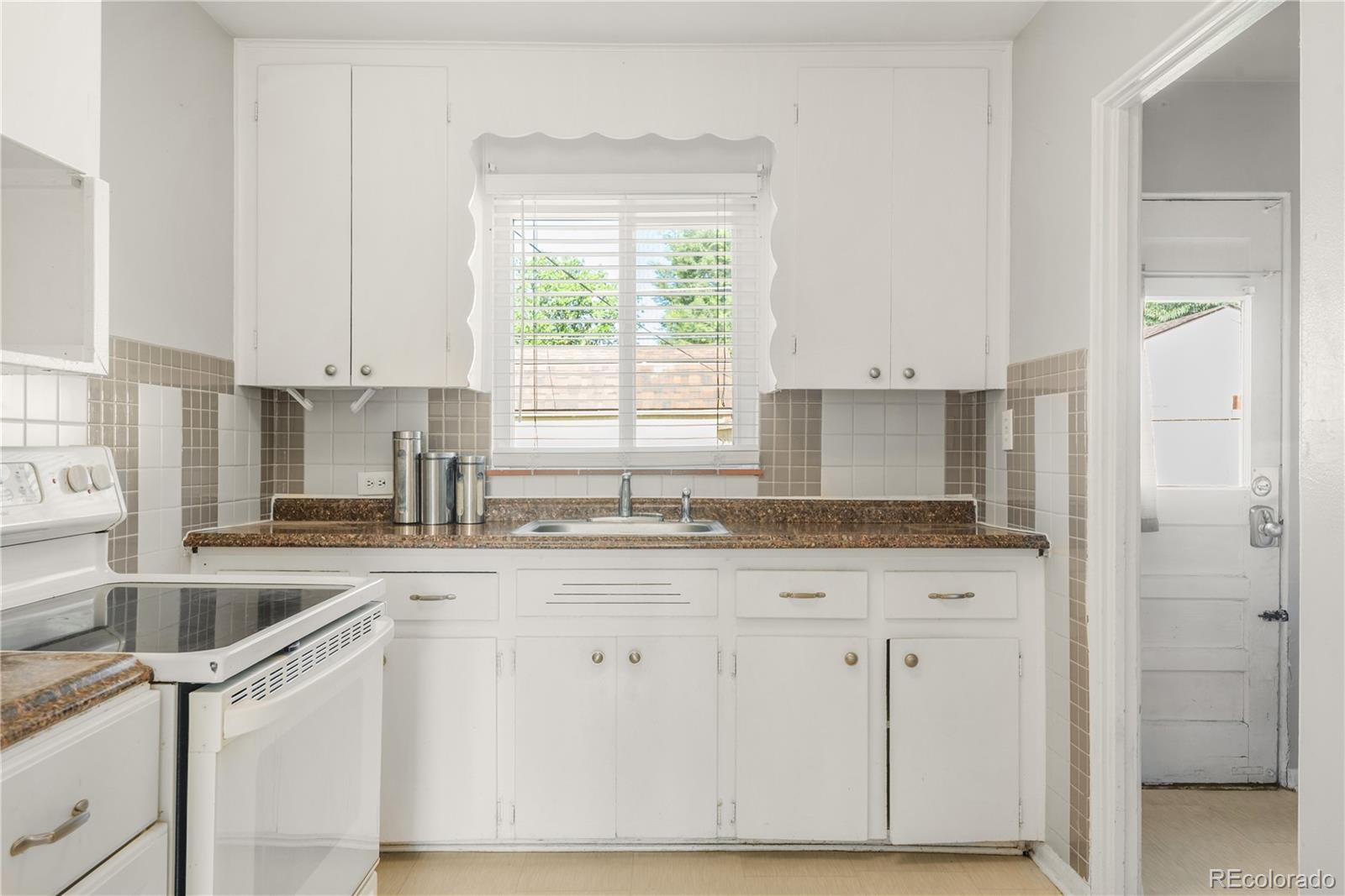 MLS Image #18 for 985  xavier street,denver, Colorado