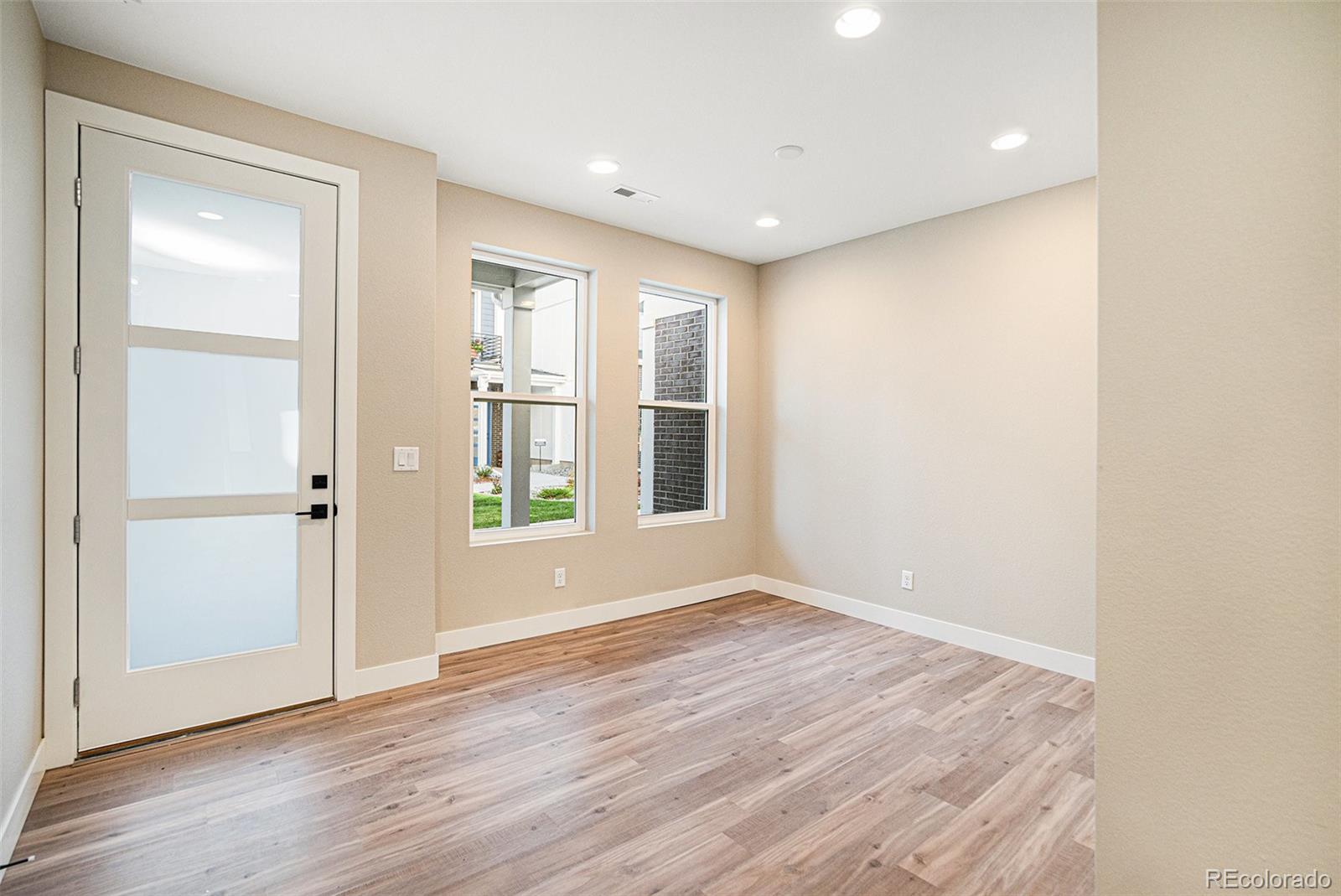 MLS Image #6 for 888 s valentia street,denver, Colorado
