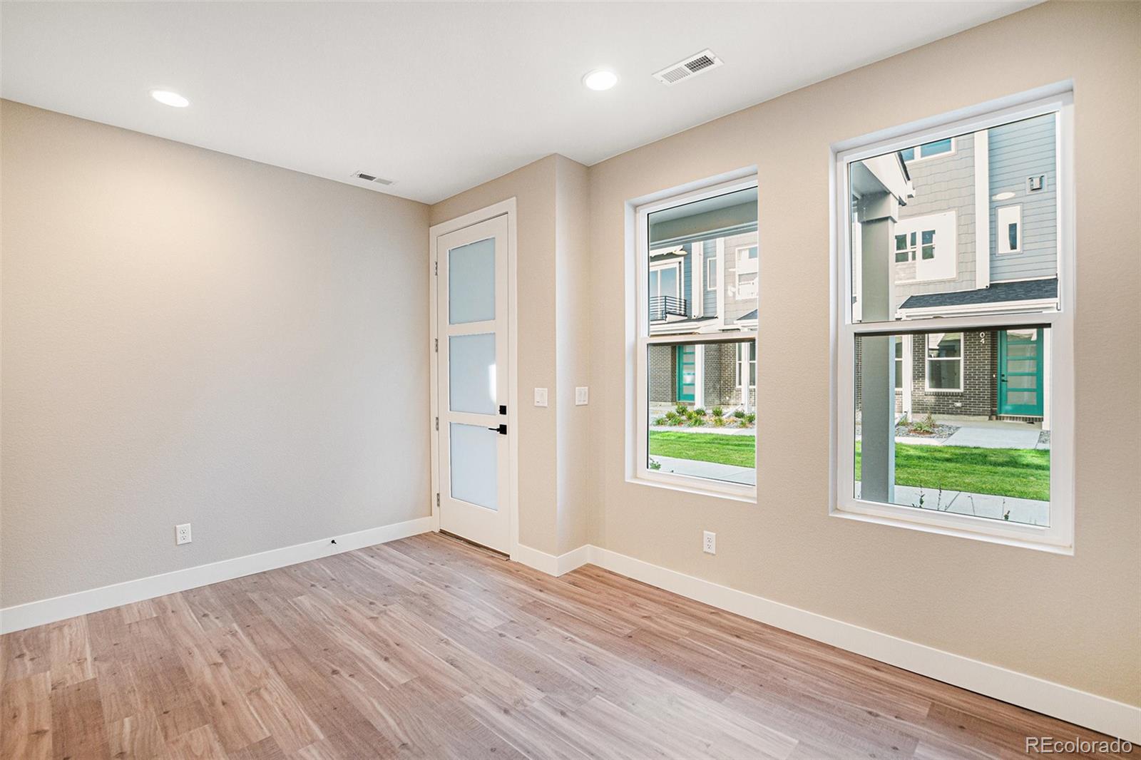 MLS Image #7 for 888 s valentia street,denver, Colorado