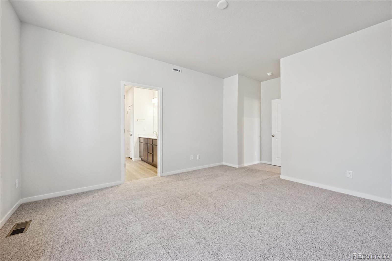MLS Image #11 for 22736 e 47th place,aurora, Colorado