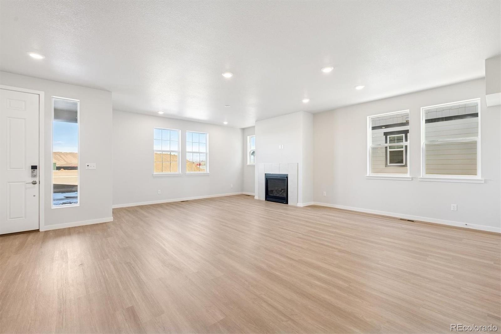 MLS Image #3 for 22736 e 47th place,aurora, Colorado
