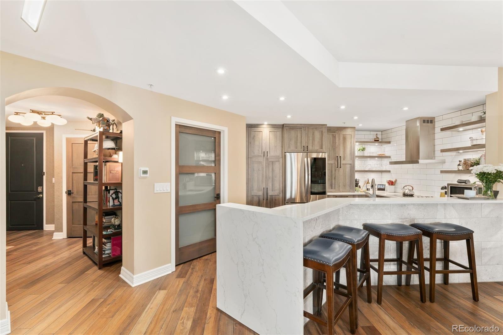 MLS Image #7 for 975 n lincoln street #5a,denver, Colorado