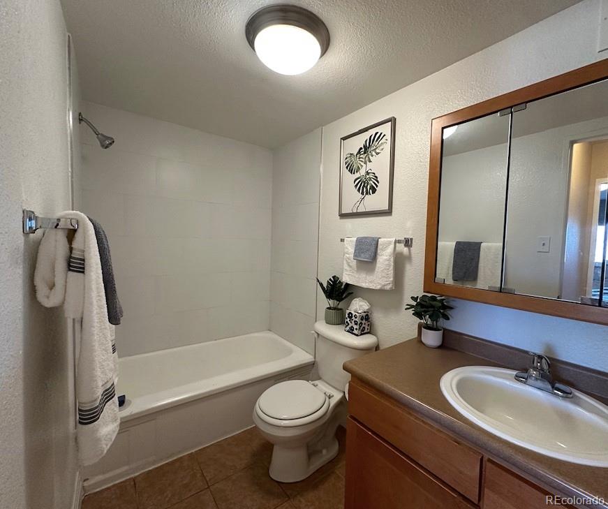 MLS Image #11 for 1196 n grant street,denver, Colorado