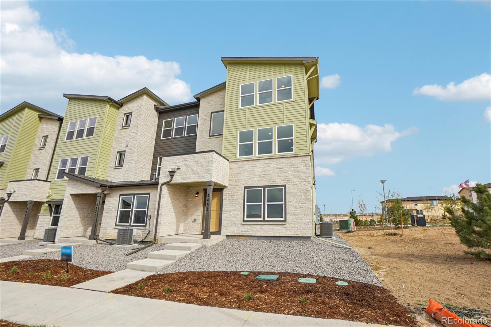MLS Image #2 for 5433 n eaton park way,aurora, Colorado