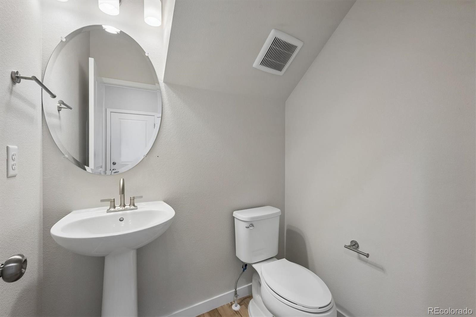 MLS Image #10 for 22675 e 47th avenue,aurora, Colorado