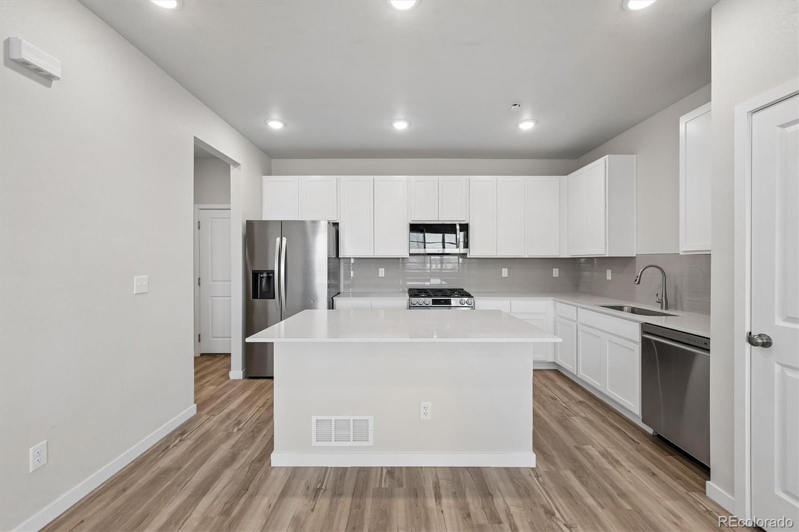 MLS Image #6 for 22675 e 47th avenue,aurora, Colorado
