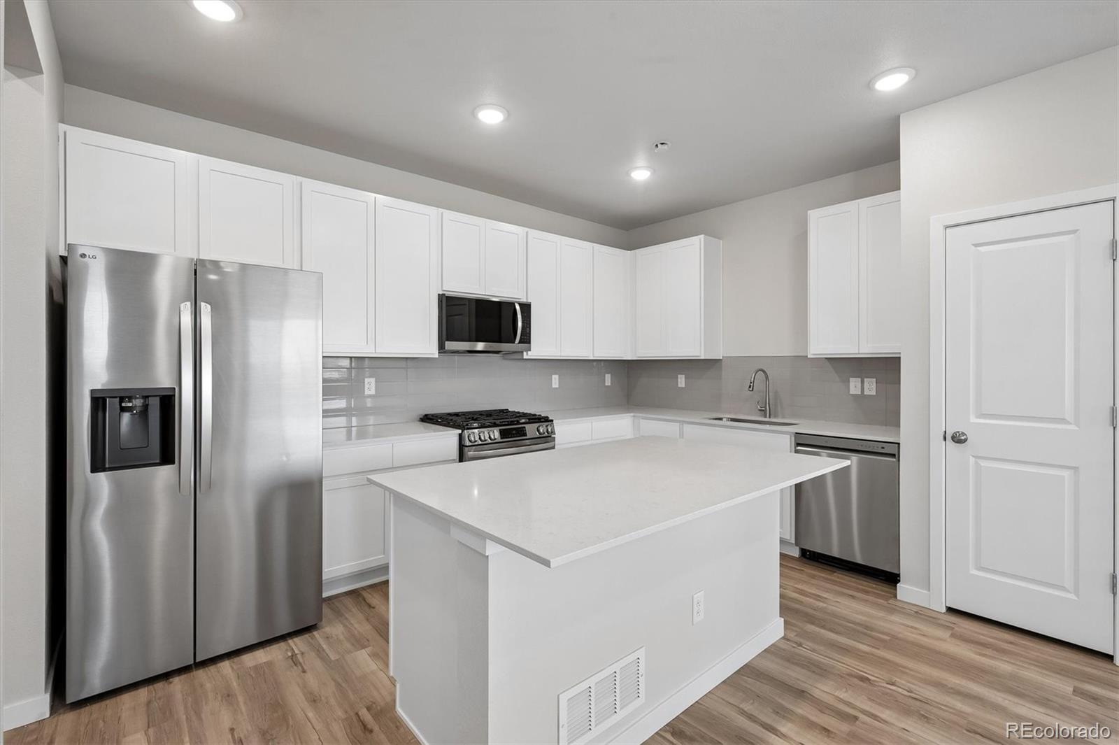 MLS Image #8 for 22675 e 47th avenue,aurora, Colorado