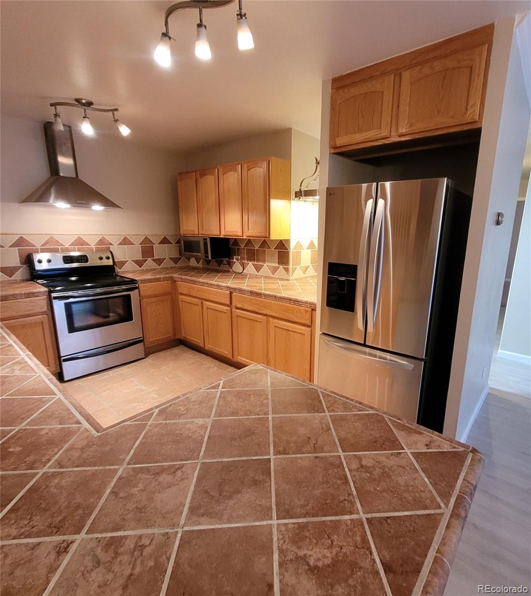 MLS Image #11 for 755 s clinton street,denver, Colorado