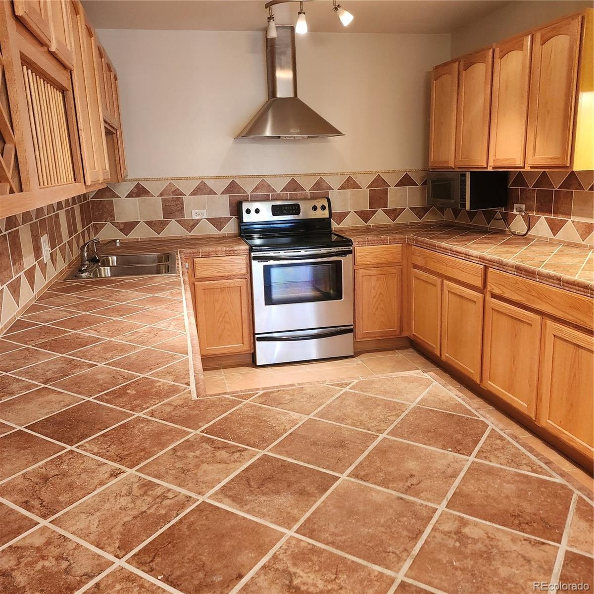 MLS Image #13 for 755 s clinton street,denver, Colorado