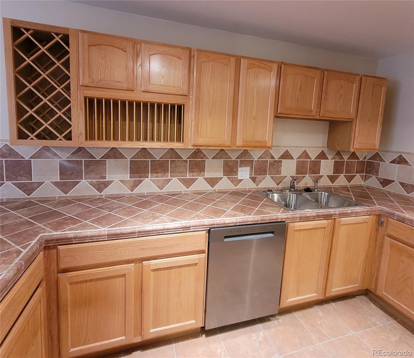 MLS Image #14 for 755 s clinton street,denver, Colorado