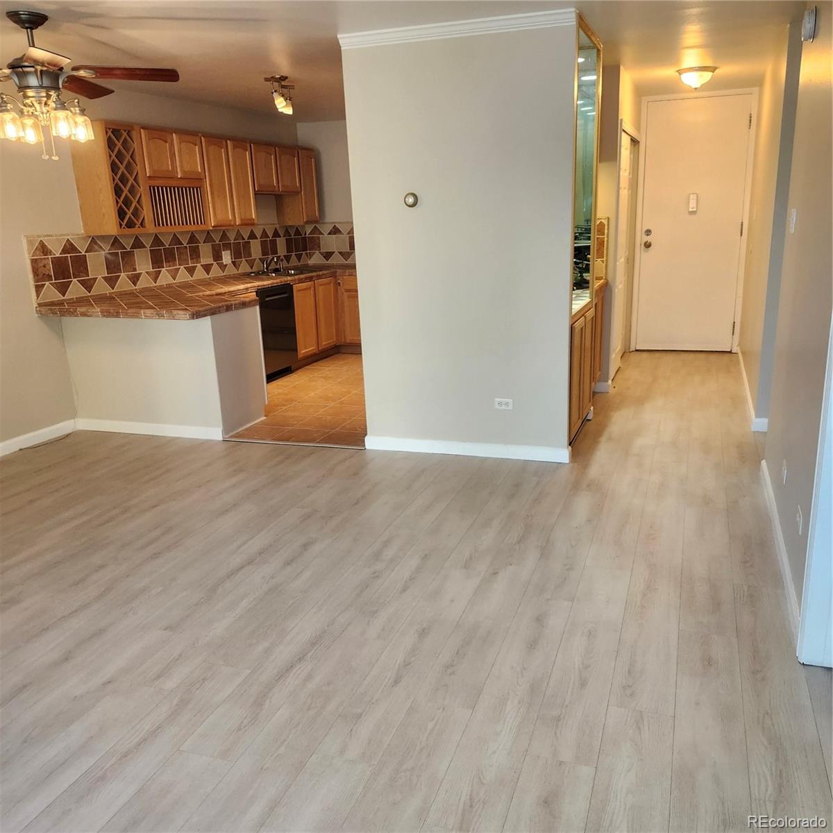 MLS Image #6 for 755 s clinton street,denver, Colorado