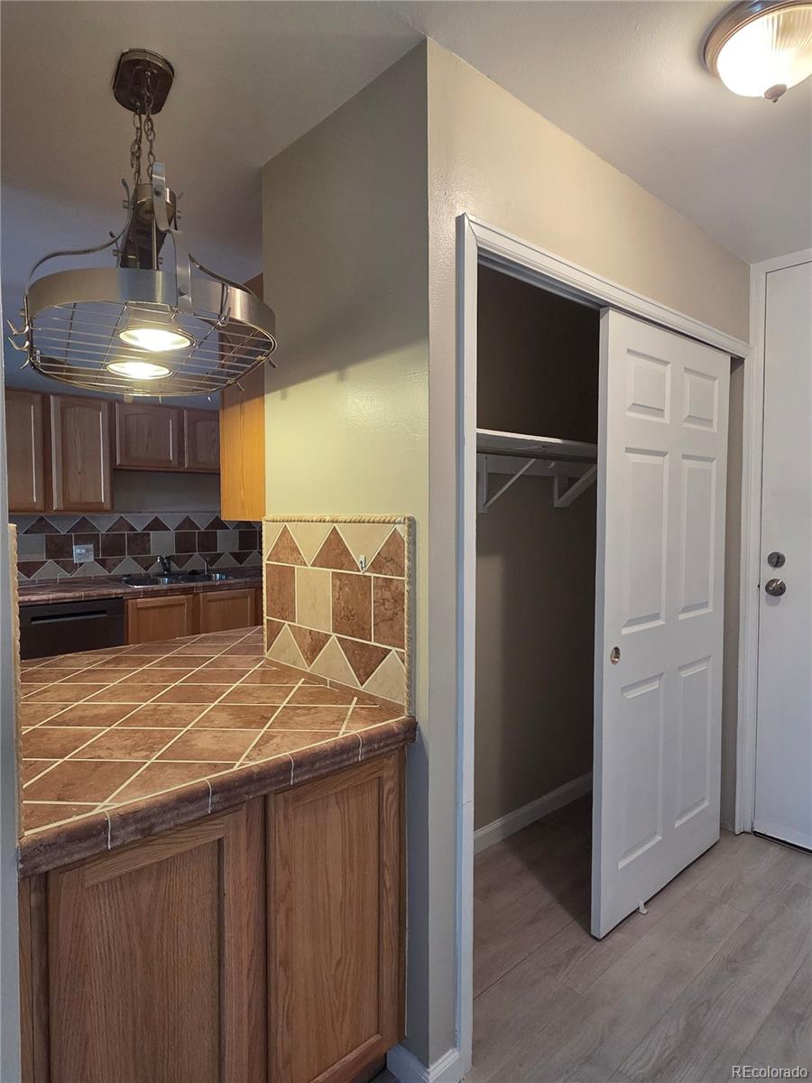 MLS Image #8 for 755 s clinton street,denver, Colorado