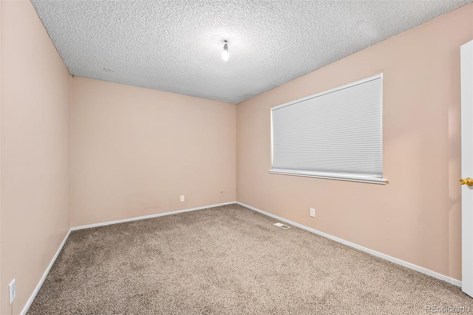 MLS Image #5 for 9105 e lehigh avenue,denver, Colorado