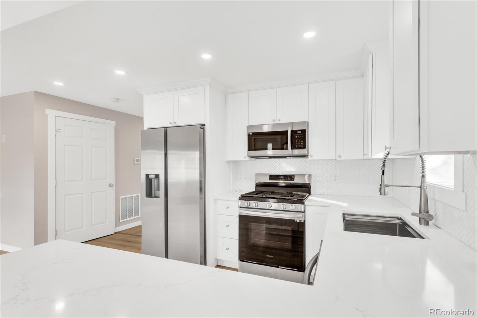 MLS Image #6 for 214 n knox court,denver, Colorado