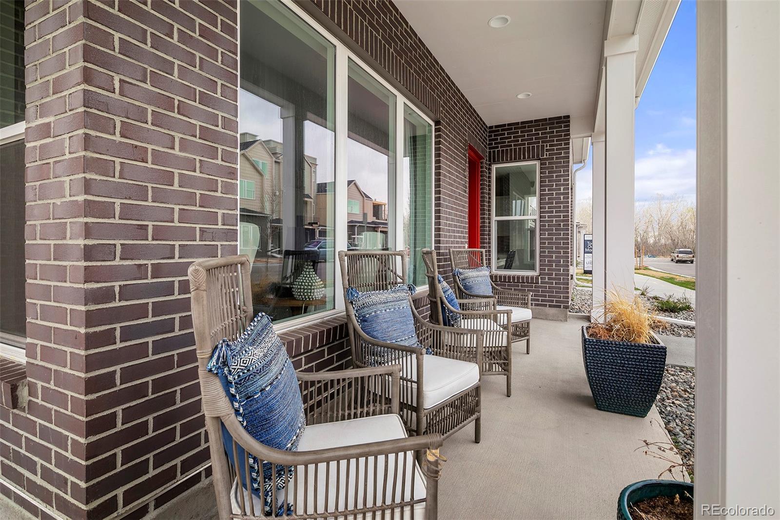 MLS Image #4 for 888 s valentia street,denver, Colorado