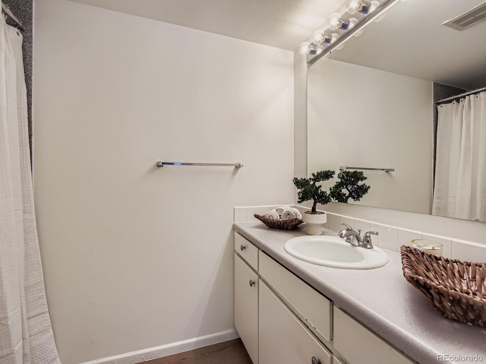 MLS Image #17 for 3323 s monaco street,denver, Colorado