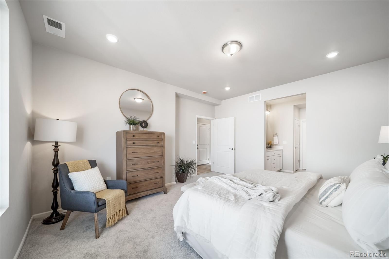 MLS Image #11 for 21845 e 51st drive,aurora, Colorado