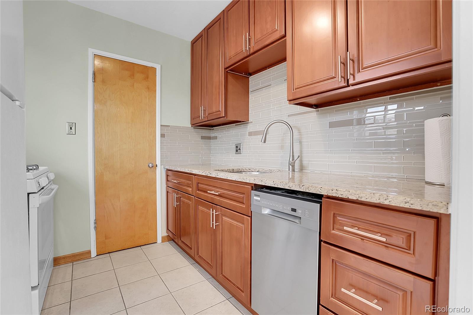 MLS Image #13 for 1175 n emerson street,denver, Colorado