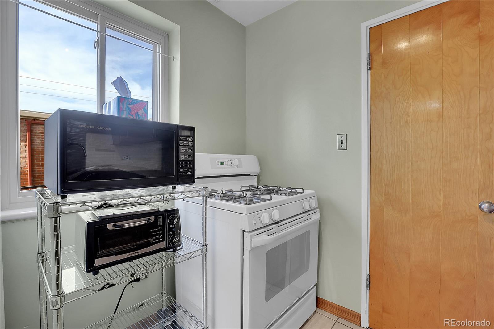 MLS Image #15 for 1175 n emerson street,denver, Colorado