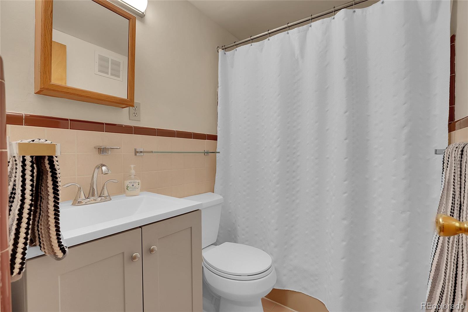 MLS Image #21 for 1175 n emerson street,denver, Colorado