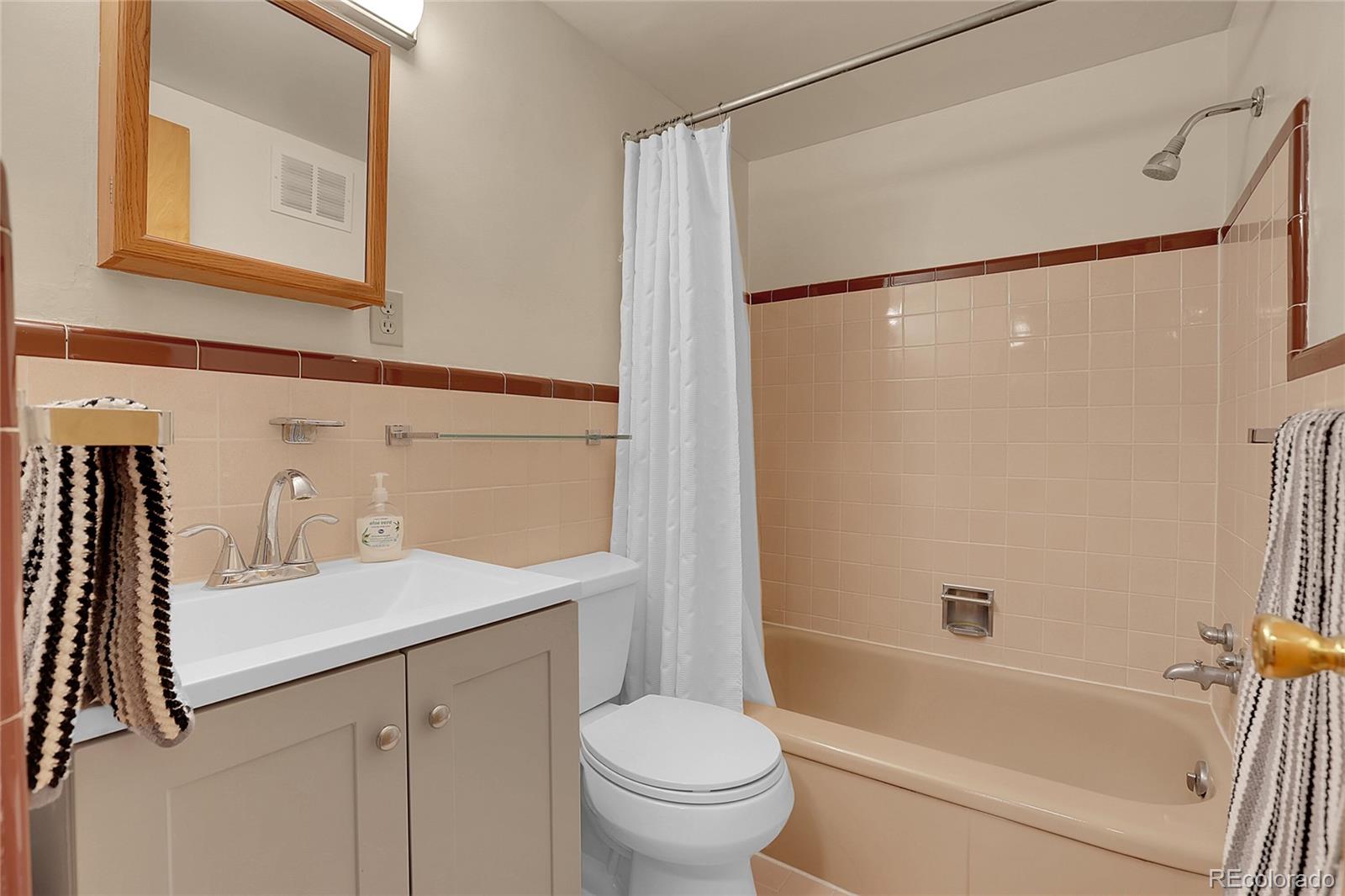MLS Image #23 for 1175 n emerson street,denver, Colorado