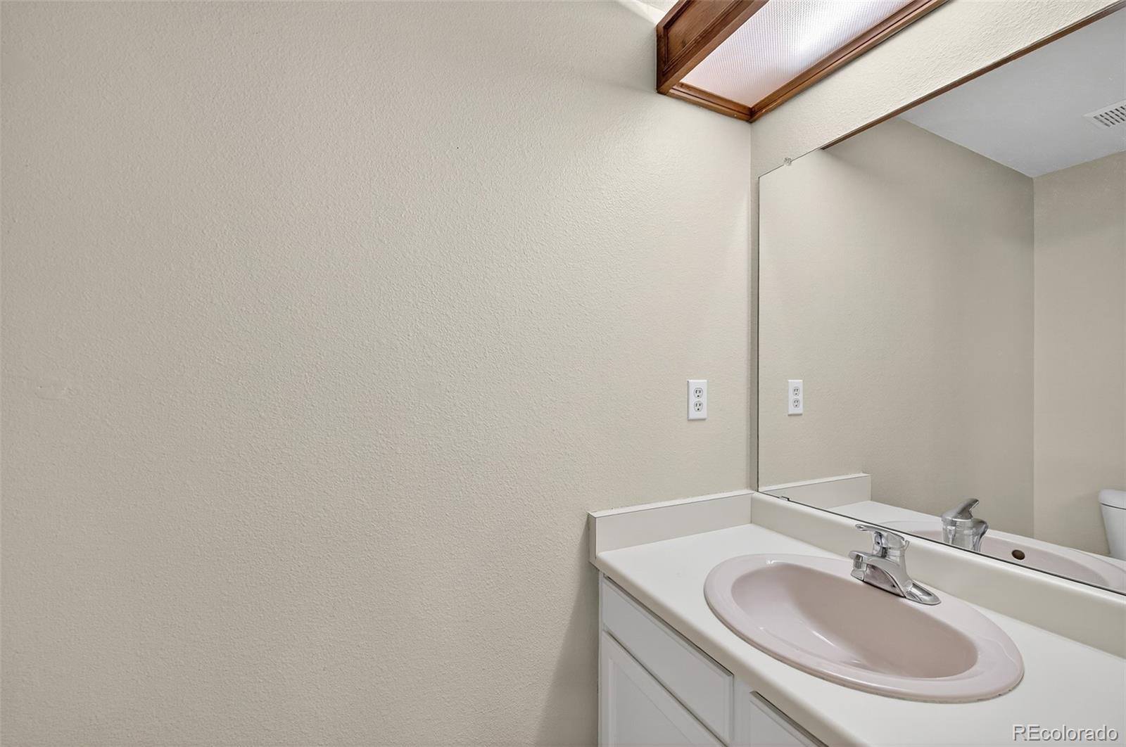 MLS Image #10 for 1218 s flower circle,lakewood, Colorado