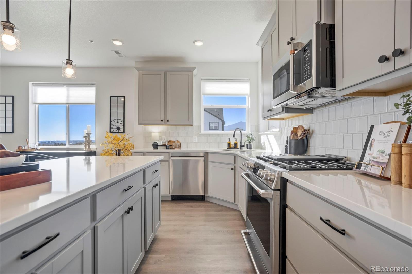 MLS Image #18 for 897  beckton heights,colorado springs, Colorado