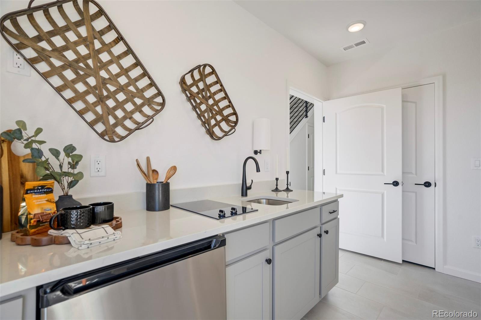 MLS Image #39 for 897  beckton heights,colorado springs, Colorado
