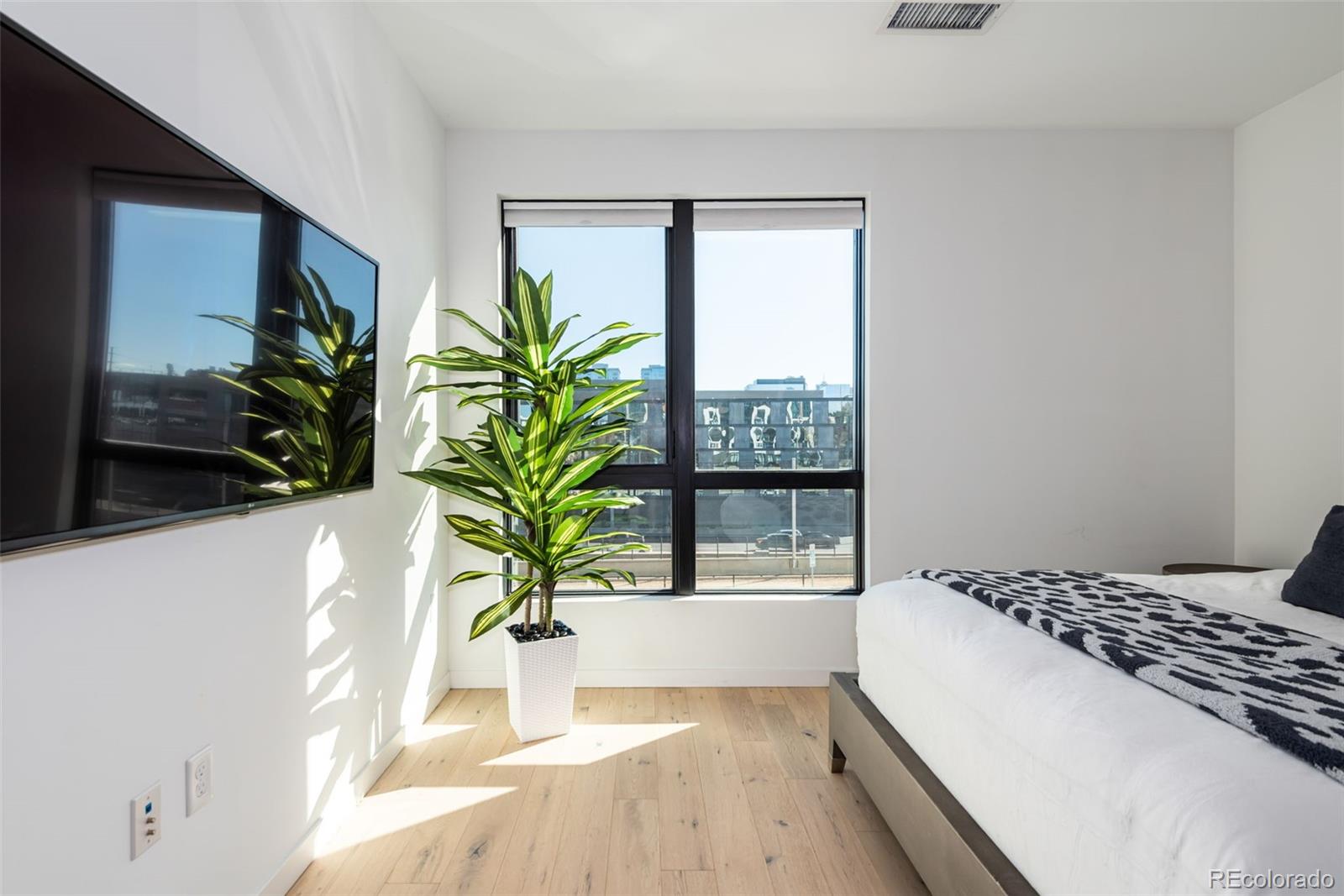 MLS Image #18 for 1735  central street 212,denver, Colorado