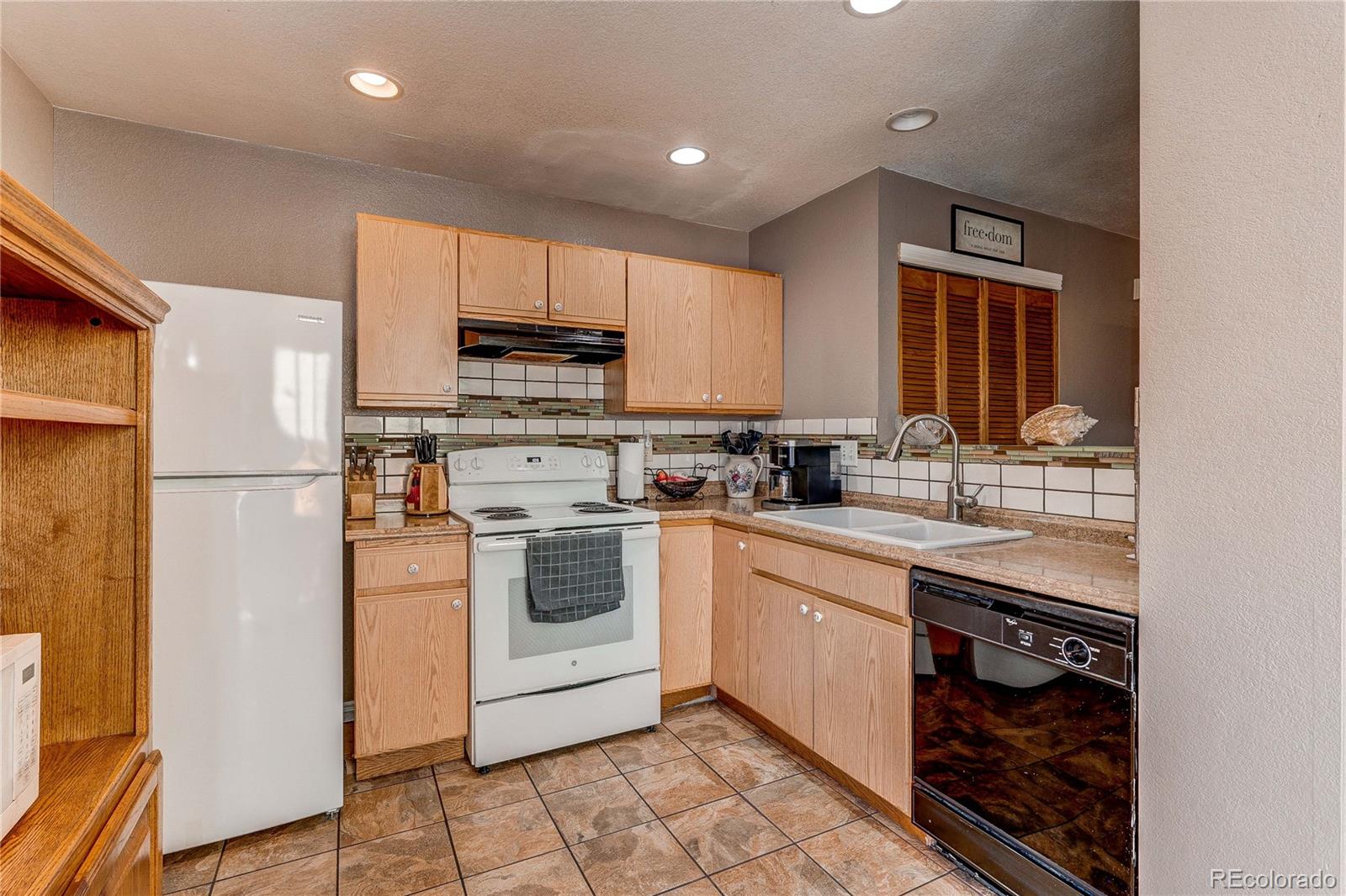 MLS Image #7 for 4884 e 101st court,thornton, Colorado