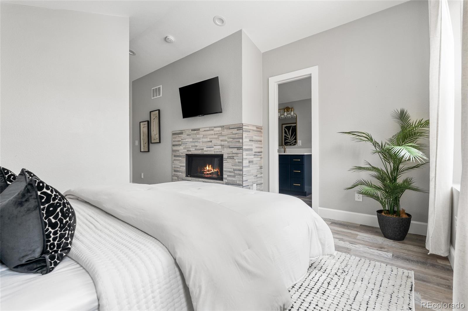 MLS Image #42 for 1742 n pearl street,denver, Colorado