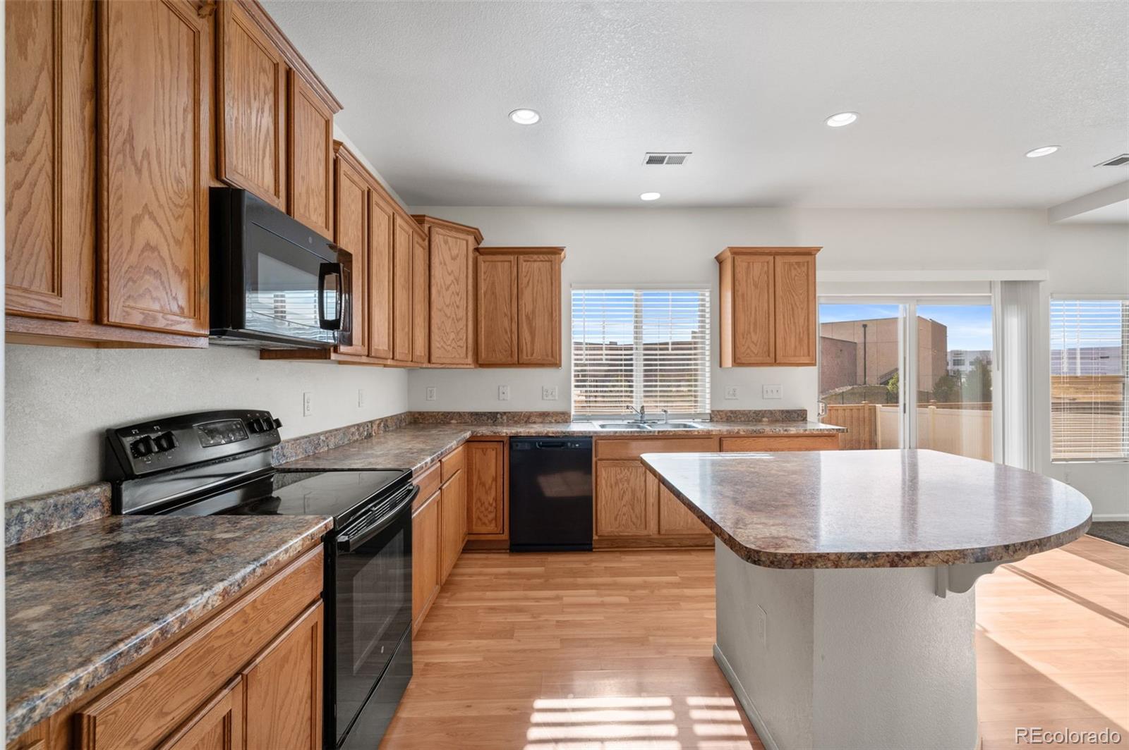 MLS Image #4 for 18260 e 44th avenue,denver, Colorado