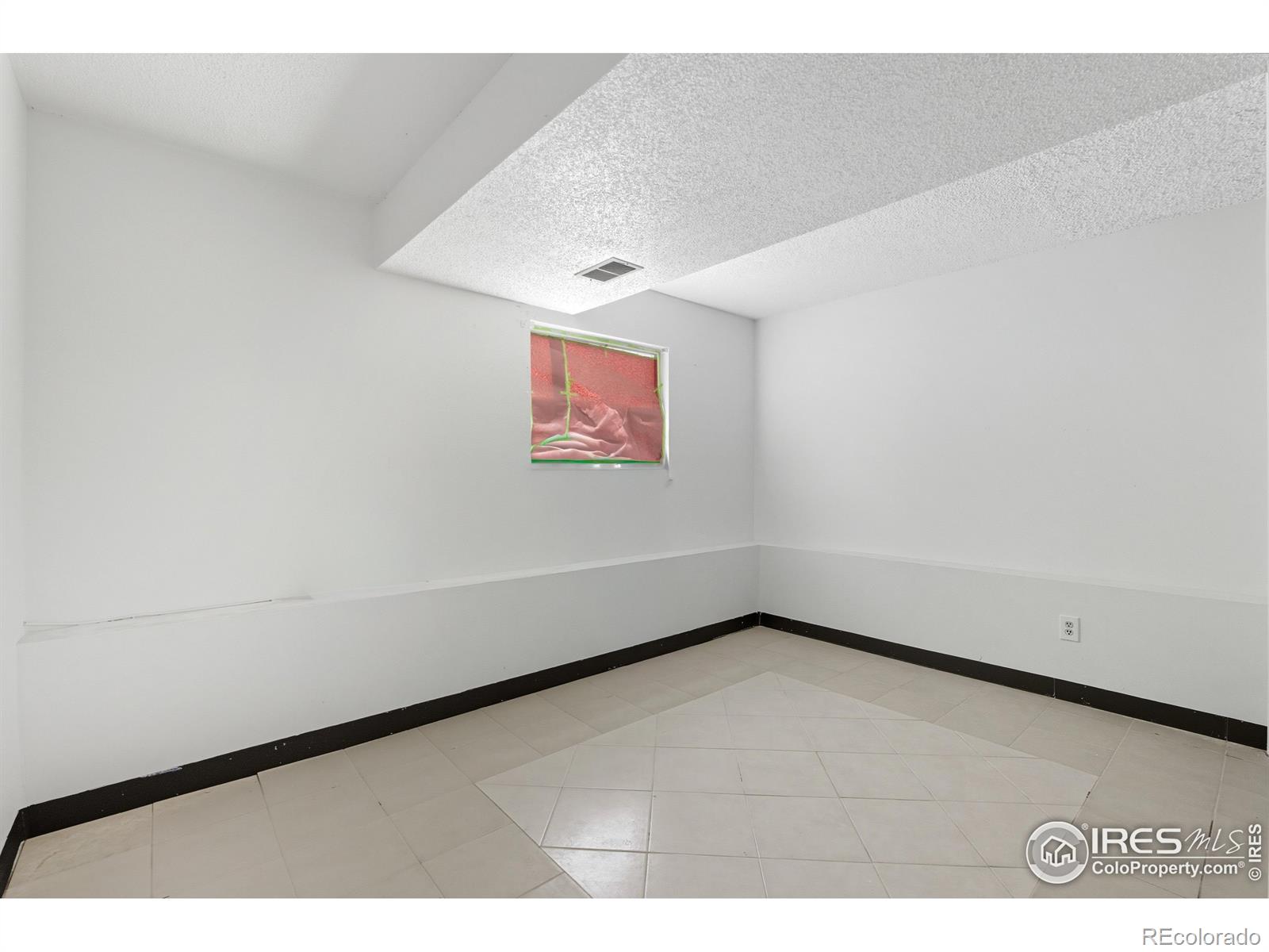 MLS Image #11 for 14509  andrews drive,denver, Colorado