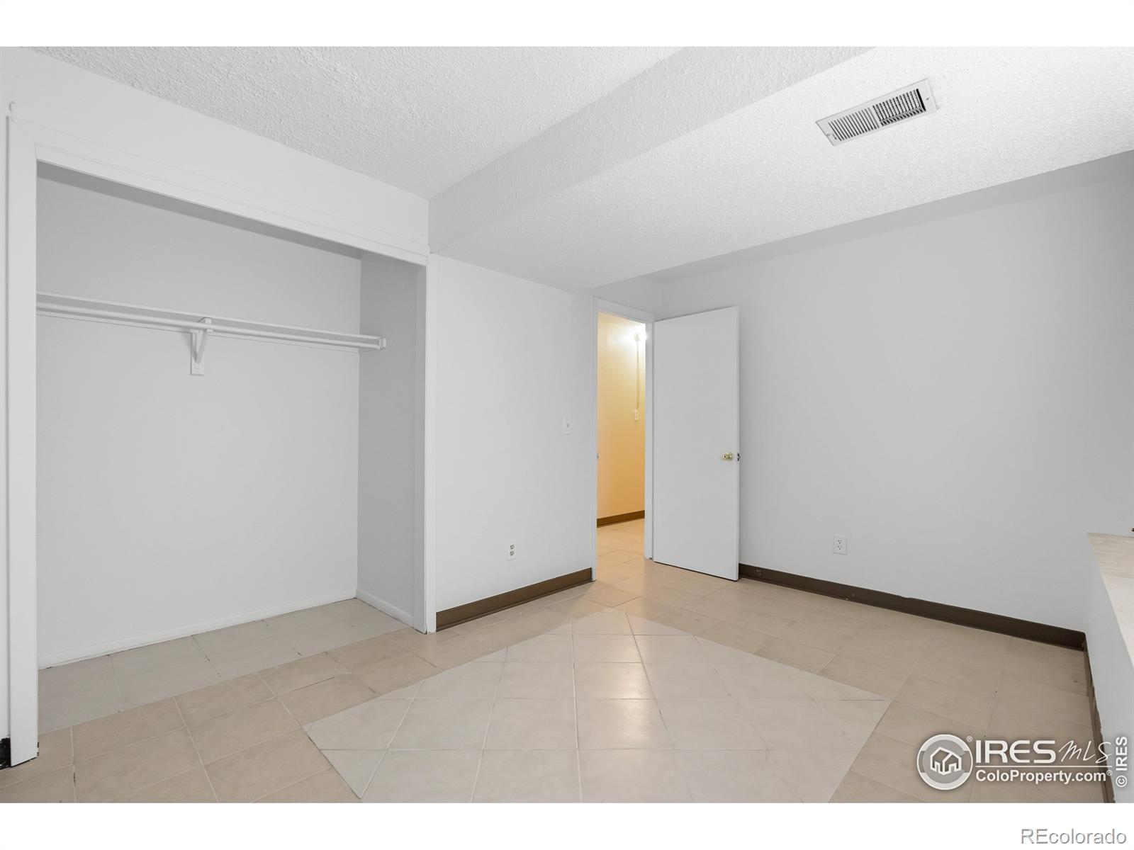 MLS Image #12 for 14509  andrews drive,denver, Colorado