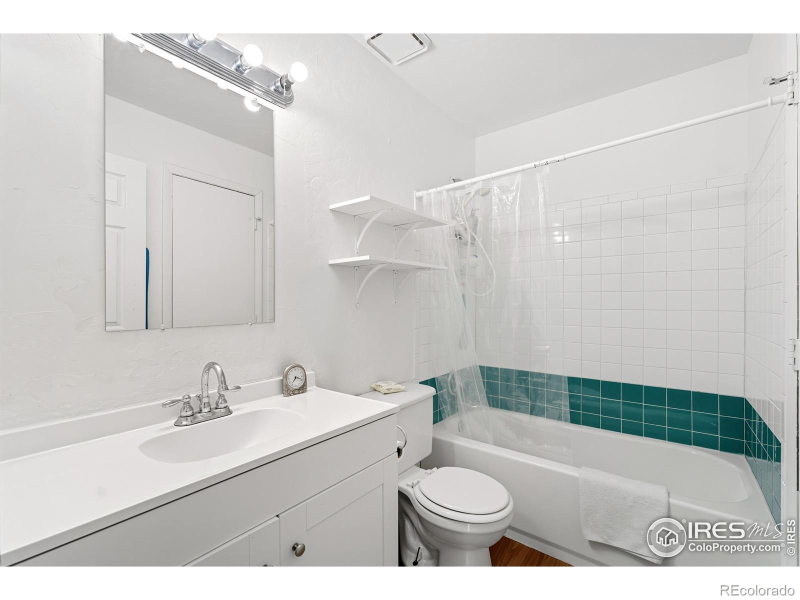 MLS Image #15 for 14509  andrews drive,denver, Colorado