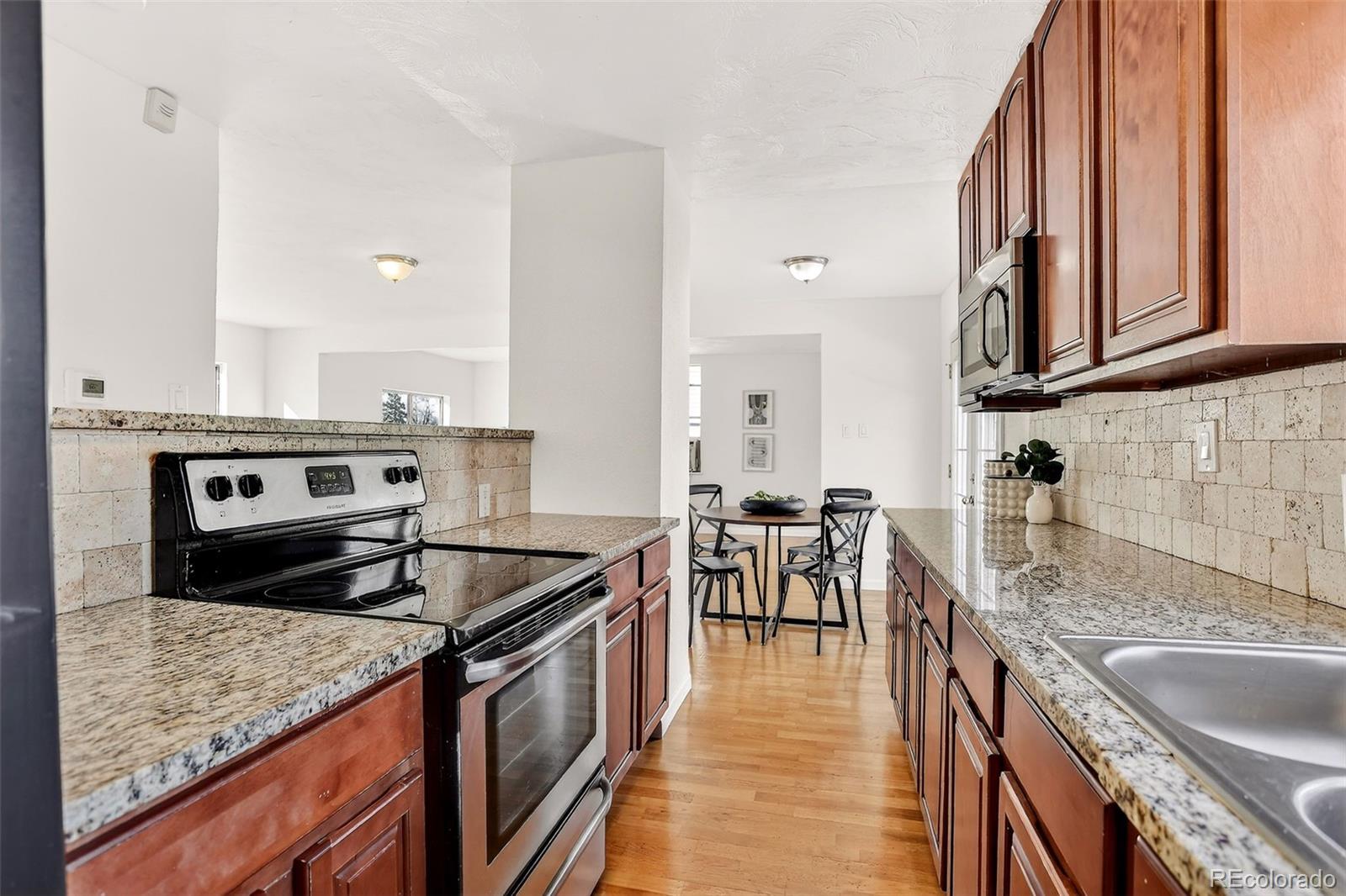 MLS Image #10 for 2836 s grape way,denver, Colorado