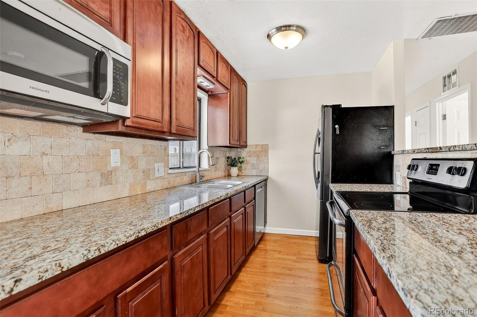 MLS Image #11 for 2836 s grape way,denver, Colorado