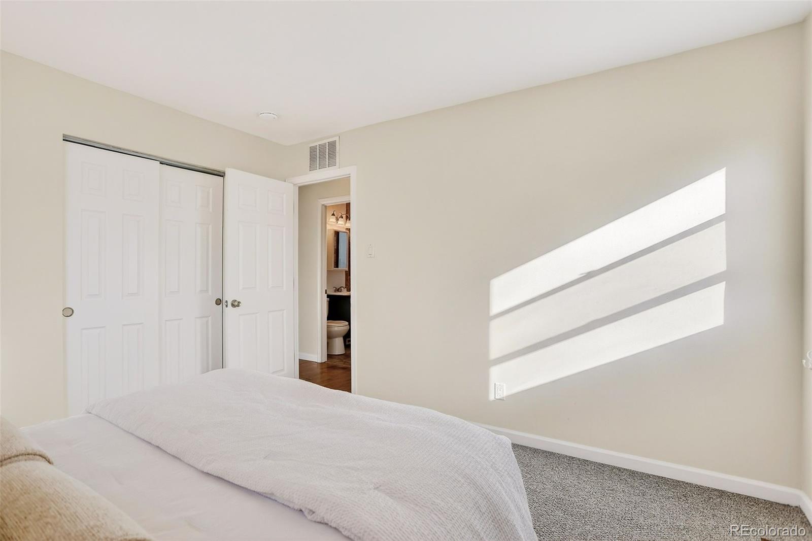MLS Image #18 for 2836 s grape way,denver, Colorado