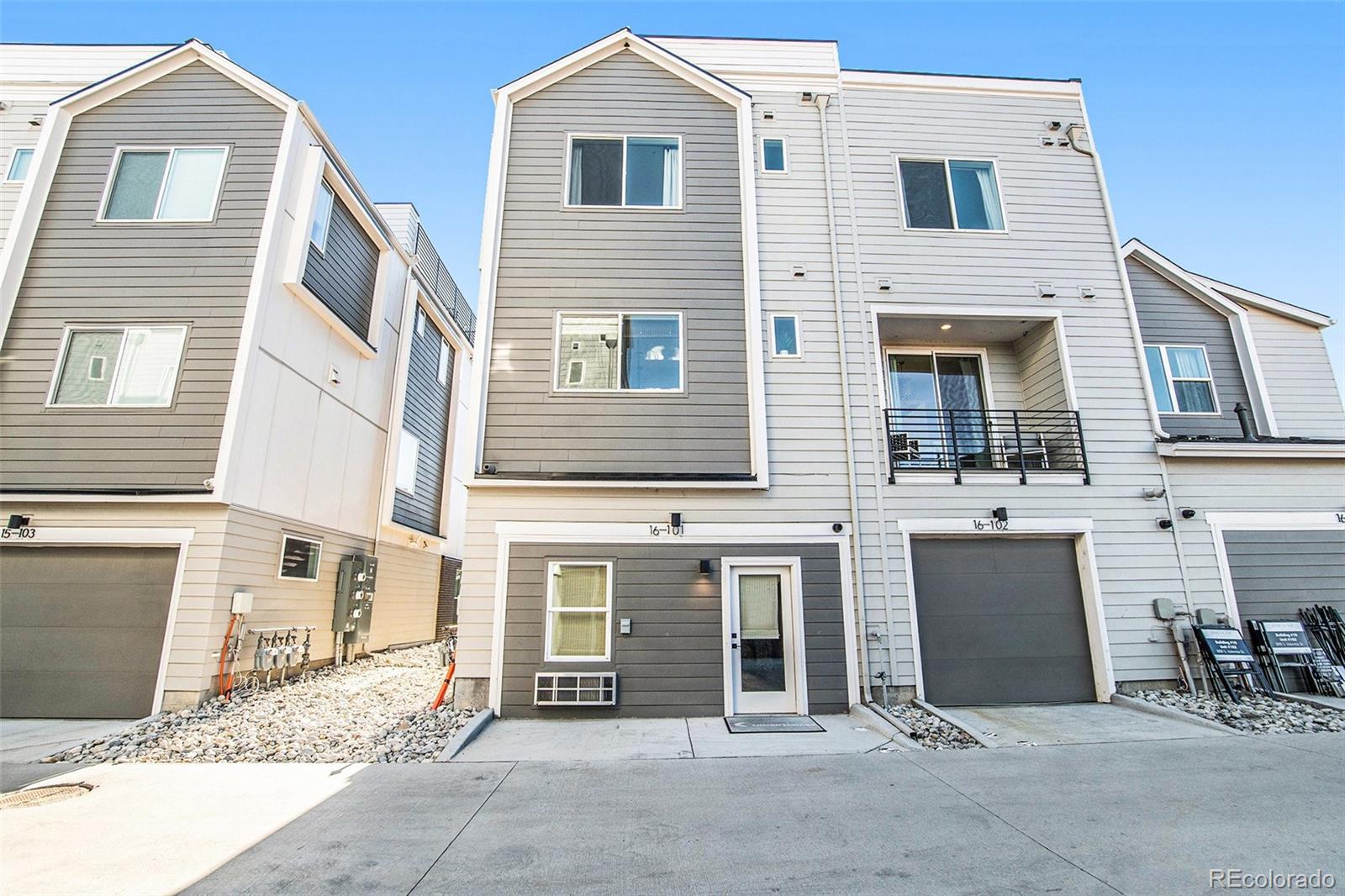 MLS Image #4 for 888 s valentia street,denver, Colorado