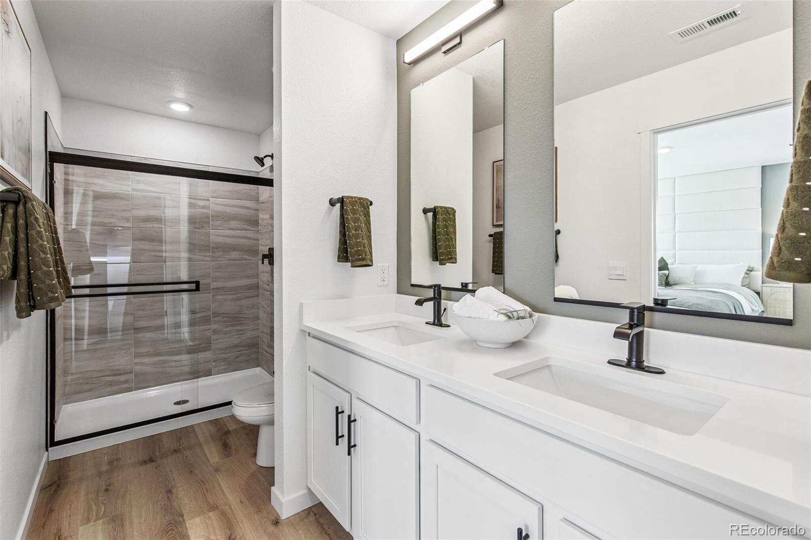 MLS Image #11 for 1381 s chester street,denver, Colorado