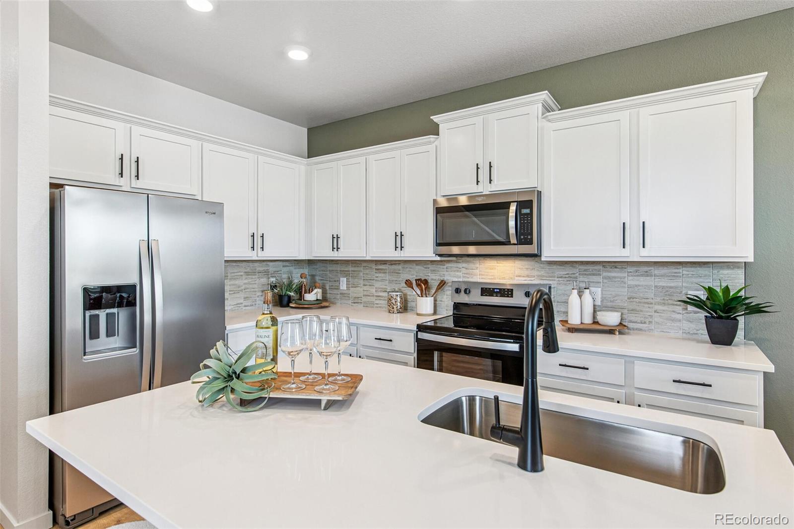 MLS Image #6 for 1381 s chester street,denver, Colorado